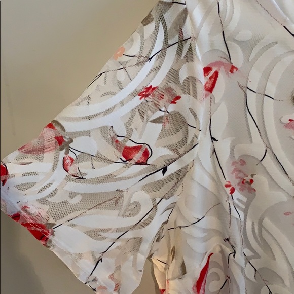 NWOT Floral Blouse - Picture 2 of 3